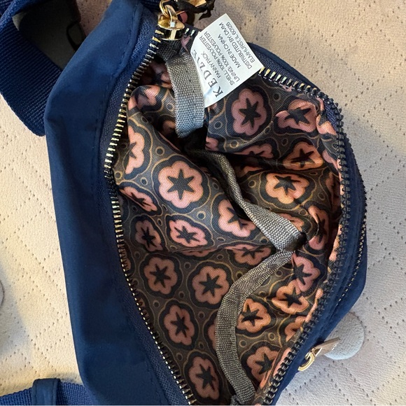 Kedzie blue crossbody/waistpack (Fanny pack) - NWT - Picture 4 of 7